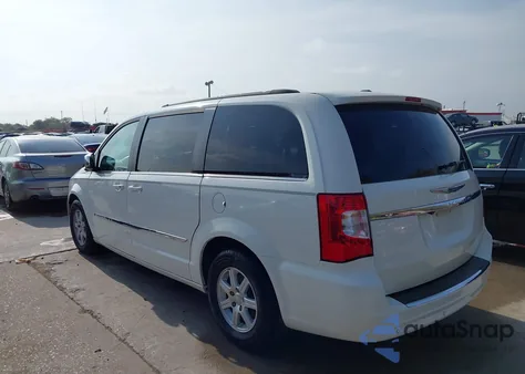 2011 Chrysler Town & Country Touring-L z USA, uszkodzony, nr VIN 2A4RR8DG4BR690051